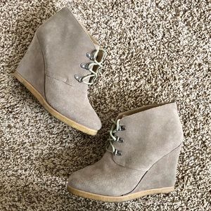 Steve Madden Tanngoo Suede Wedge Bootie